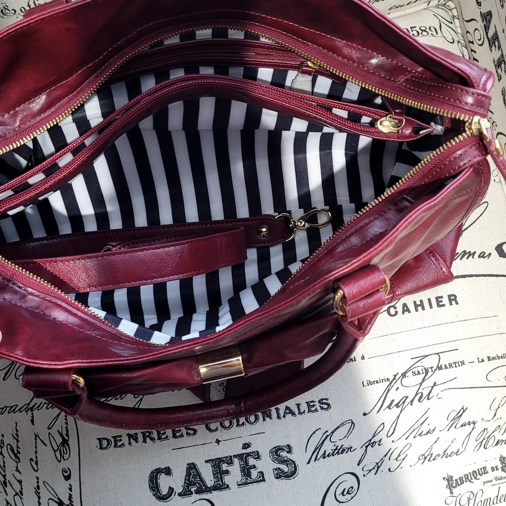 Elegant Burgundy Bow Tote Bag - Picture 4 of 4